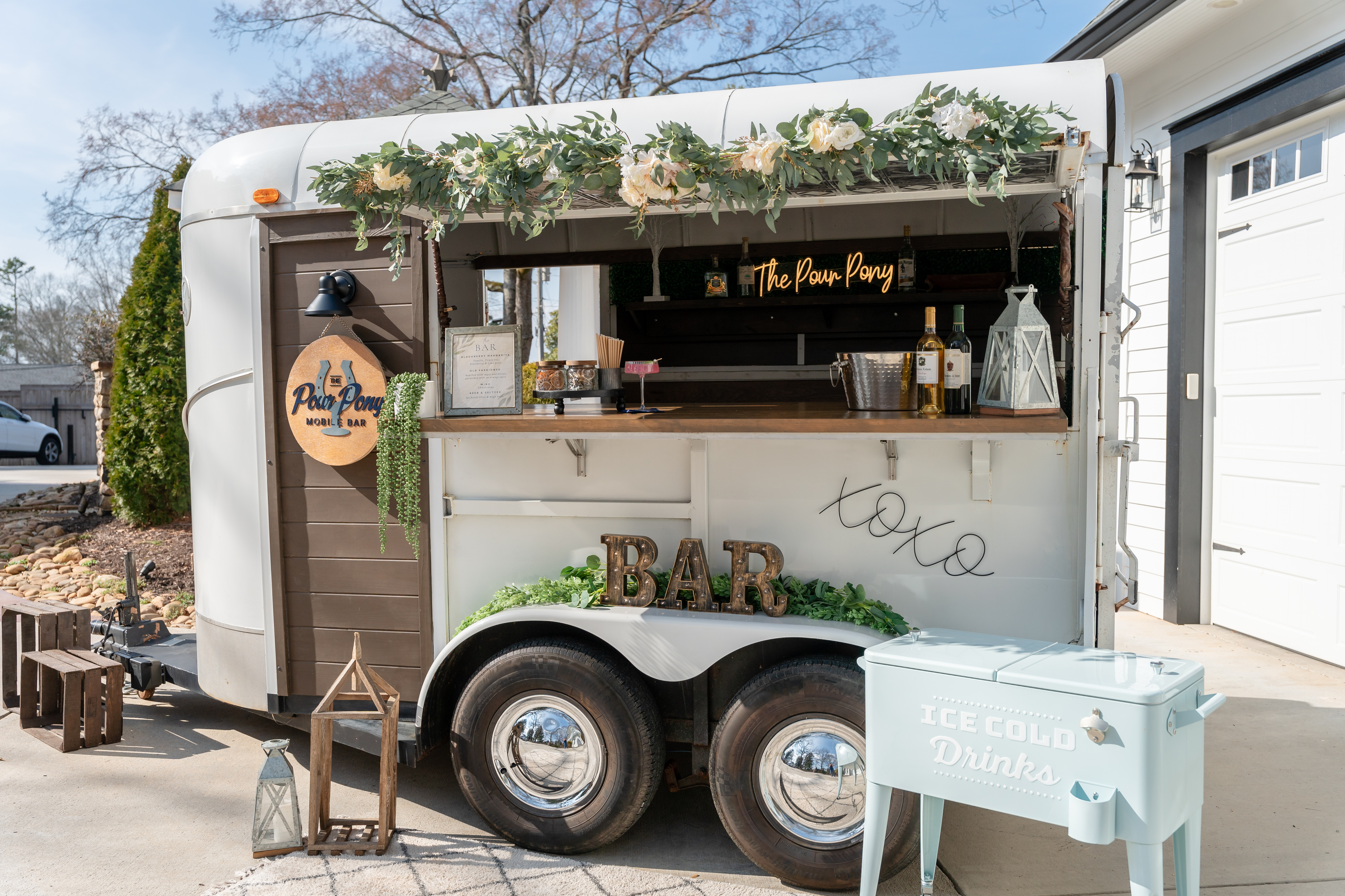 mobile bar trailer at outdoor wedding reception